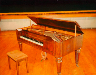 復元した1840年代のピアノ